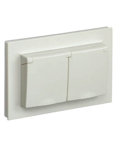 Розетка 2-местная с з/к РСбш12-3-44-БрКр бежевый BRITE (BR-R26-16-44-K10-F). Розетка с заземлением с защитными шторками и крышкой в сборе. IEK в Череповце
